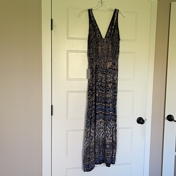 Angie V-Neck Sleeveless Maxi Dress Women’s Medium Navy/Beige - Picture 9 of 14